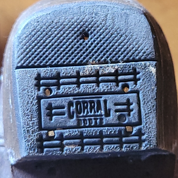 Corral Boots With Cream Embroidered Design - Picture 9 of 9